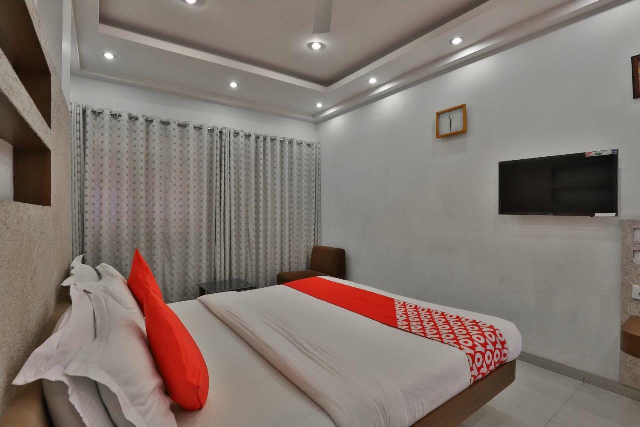 Hotel Oyo 14943 Shubh Suvidha Somnāth Exterior foto