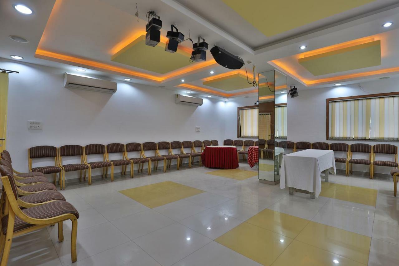 Hotel Oyo 14943 Shubh Suvidha Somnāth Exterior foto